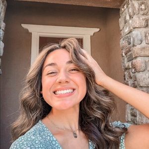 Meet your Posher, Alyssa